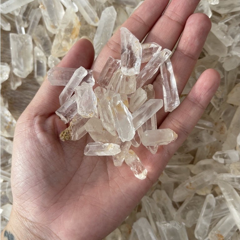 Que đá thạch anh trắng ( Clear Quartz ) dùng là lưới Grid trong Reiki, đá thanh tẩy Tarot, đá phong thủy