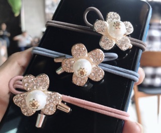 Cột tóc hoa mai đính đá sang chảnh