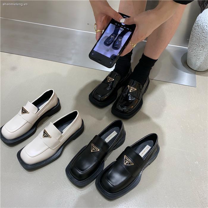 Giày Lefu Wanghong đầu to thiết kế đế dày có khóa kim loại cổ điển 2021