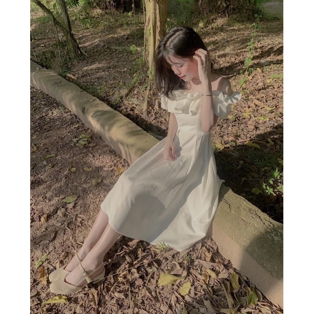 Váy trễ vai tay bèo