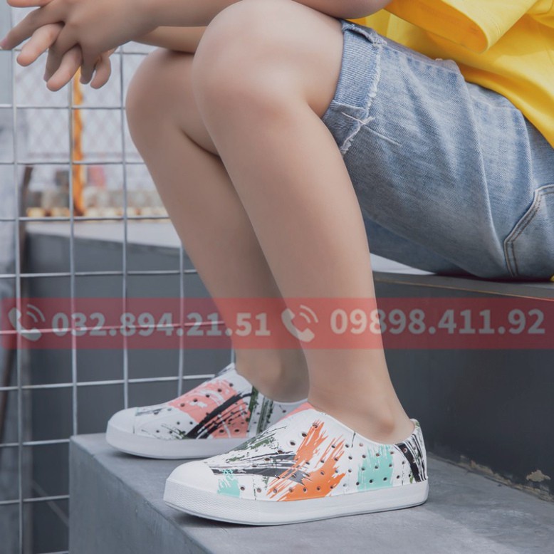 giày nhựa họa tiết vệt sơn relax SHINnhựa19 tặng thêm 2 sticker