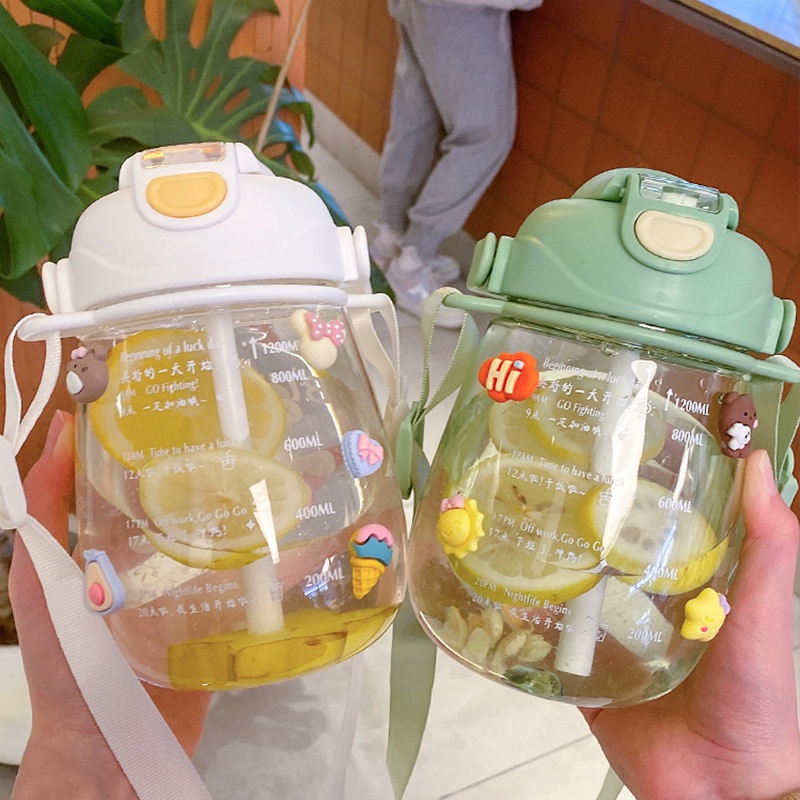 Bình nước thể thao gấu magic cute 1200ml và 1600ml có ống hút và vạch chia ml