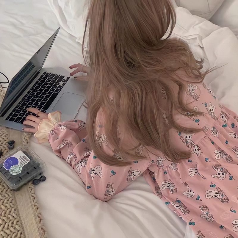 Bộ đồ ngủ nữ tay dài cổ bèo màu hồng hình thỏ bo chân chất thun cotton dễ thương | BigBuy360 - bigbuy360.vn