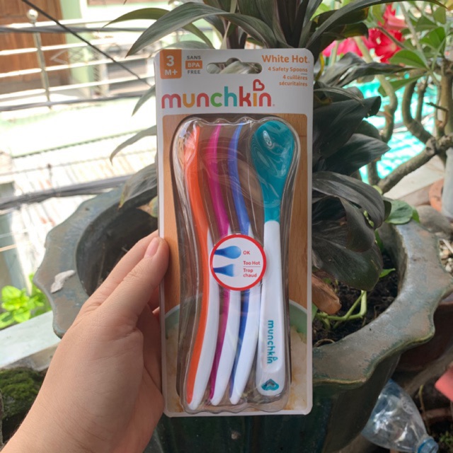 Muỗng mềm tập ăn dặm, báo nóng Munchkin - Muỗng nhựa PP mềm cao cấp, không chưa BPA và các chất độc hại