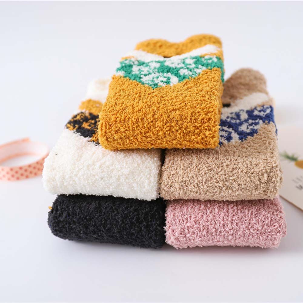 Đôi vớ lông cừu san hô dày in họa tiết hoạt hình nhiều màu sắc thời trang cho nữ