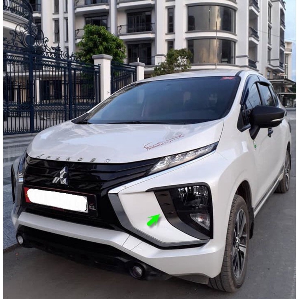 BỘ ỐP TRANG TRÍ VIỀN ĐÈN TRƯỚC VÂN CACBON DÀNH CHO XE MITSUBISHI XPANDER 2018-2022 - hàng cao cấp