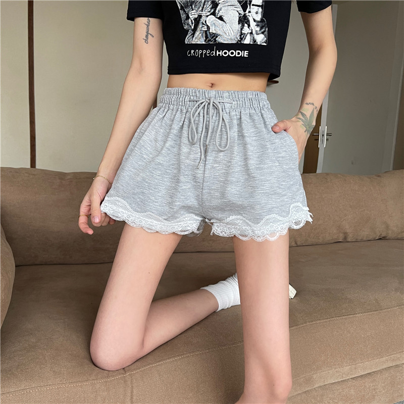 Quần Short Nữ Lưng Cao Viền Ren Thời Trang