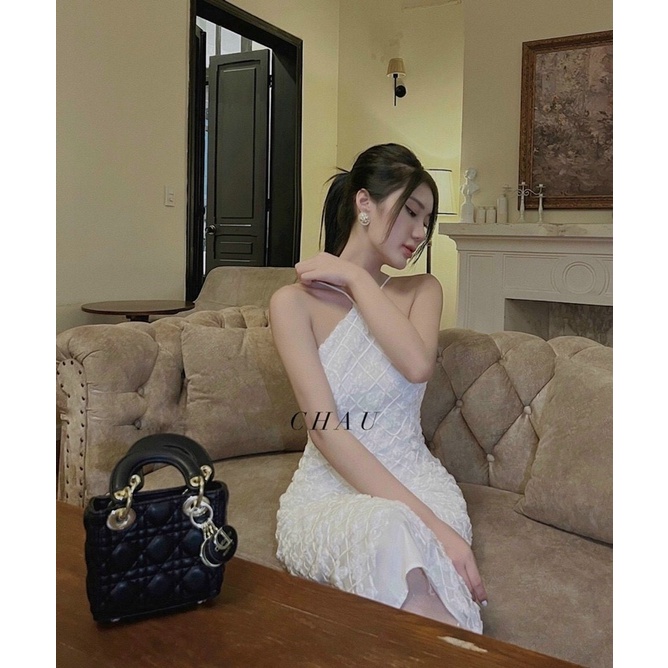 Đầm body ren nổi cổ yếm chất vải đẹp khỏi phải bàn luôn cầm nặng tay lắm ạ