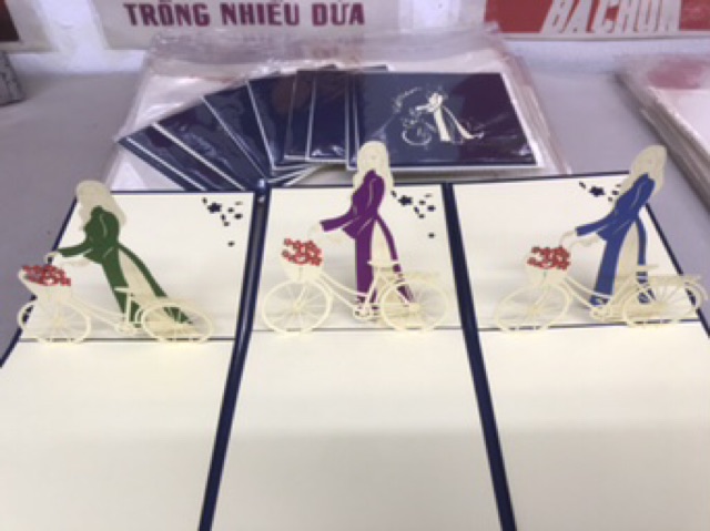 Cô gái dắt xe  2 - Girl  - Thiệp 3D ( VN ) | BigBuy360 - bigbuy360.vn