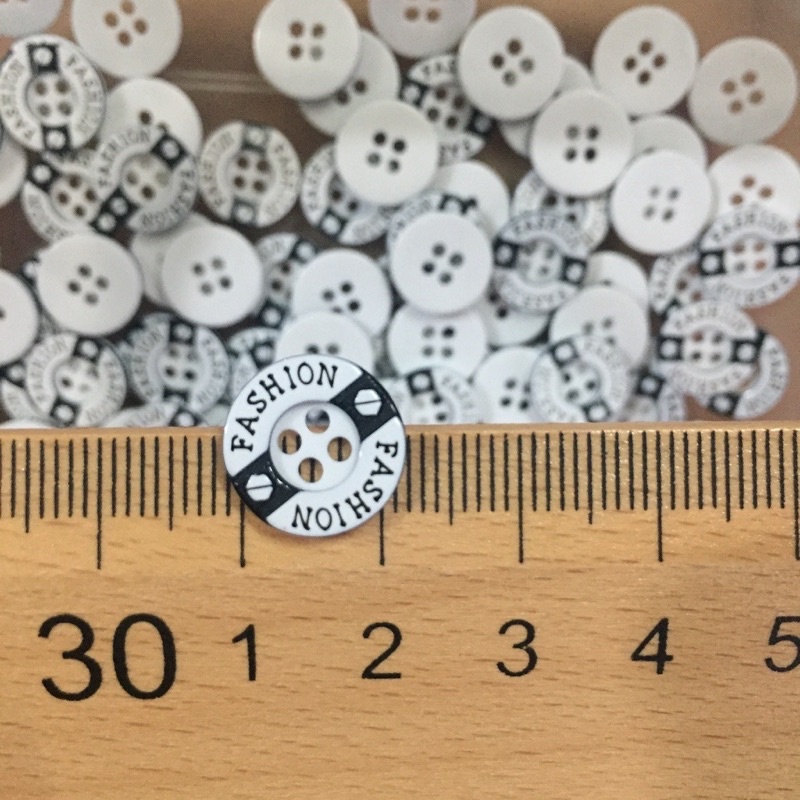 Bịch 100 nút áo sơ mi màu trắng 6 mẫu khách chọn đường kính nút 1.2CM sử dun gj đơn kết áo sơ mi hoạc sinh ...