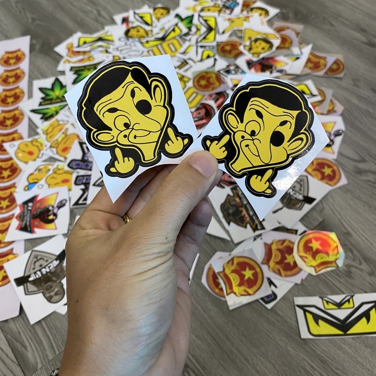Tem Sticker chú hề 3Lớp cao cấp chống bong phai màu !