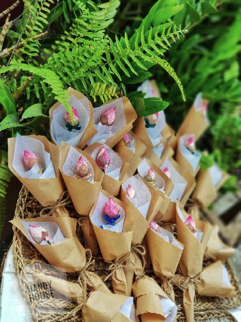 Viết sen handmade- quà tặng của người Việt đi khắp năm châu