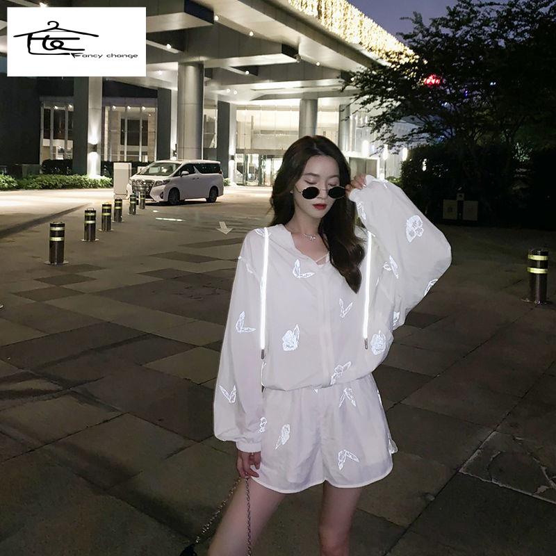 Set Áo Có Nón Và Quần Short Ống Rộng Họa Tiết Bướm Phản Quang Thời Trang Mùa Hè Cho Nữ