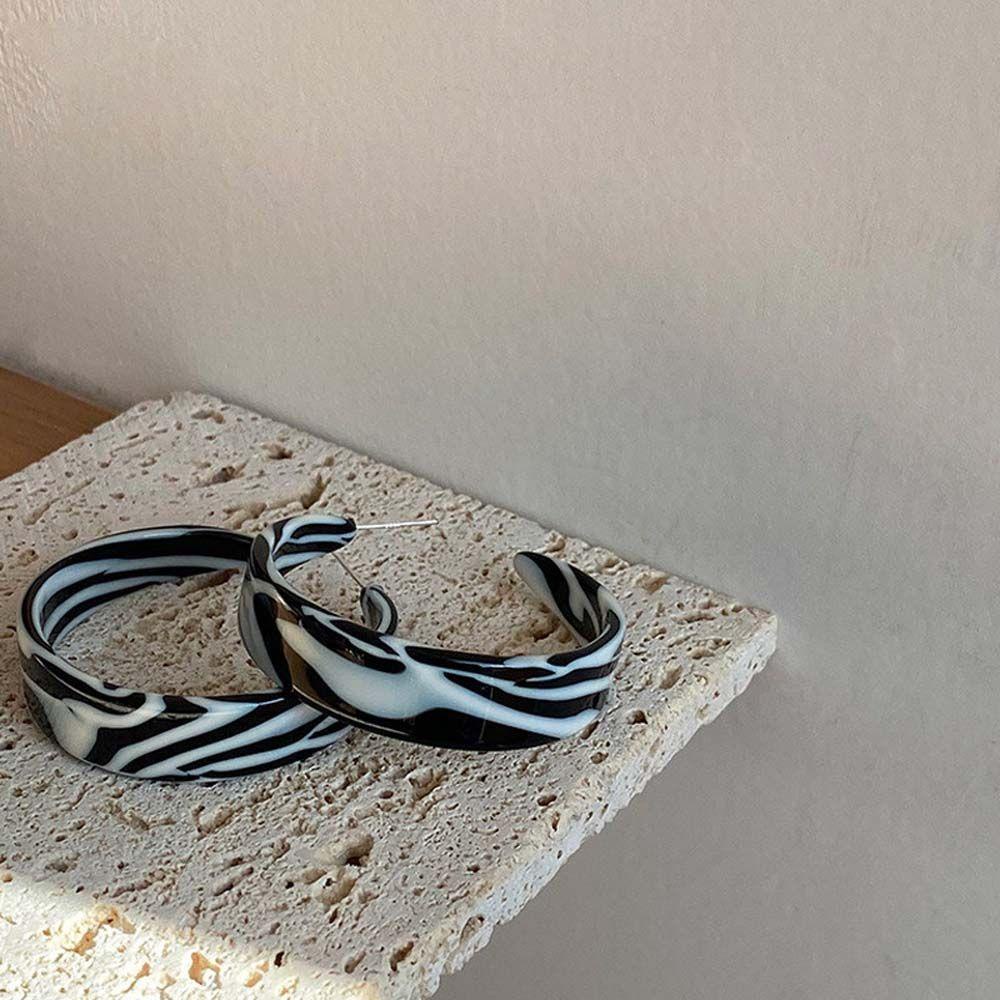 Bông Tai Tròn Acrylic Kẻ Sọc Trắng Đen Phong Cách Hàn Quốc Cổ Điển VANES1