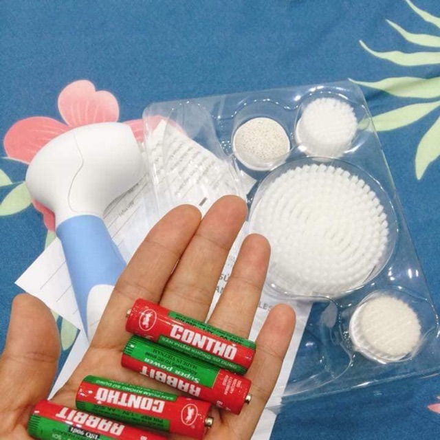 Máy rửa mặt Flawless công nghệ Nhật Bản