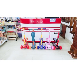 Xe trượt Scooter 3 banh kèm xe chòi chân cho bé có đèn, có nhạc, bánh xe phát sáng