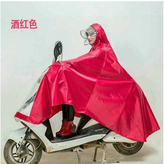 Áo mưa có kính che mặt.