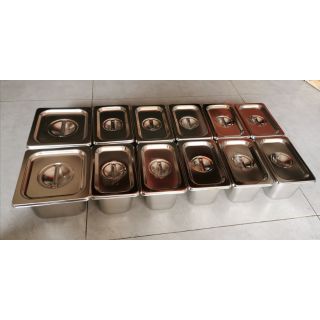 Combo khay inox đựng thạch.10 bộ có nắp 10x17cao10cm và 2 bộ có nắp 16×17cao10cm