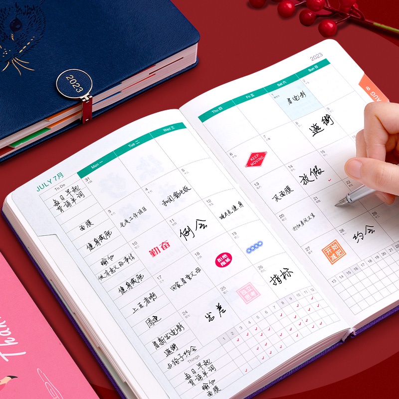 Sổ Ghi Chú 400 Trang A5 Năm 2023 Kèm Bút Và Lịch Xoay 365 Ngày Để Bàn