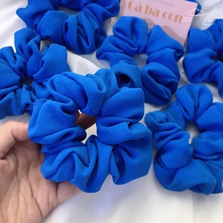 Cột tóc scrunchies màu xanh siêu xinh
