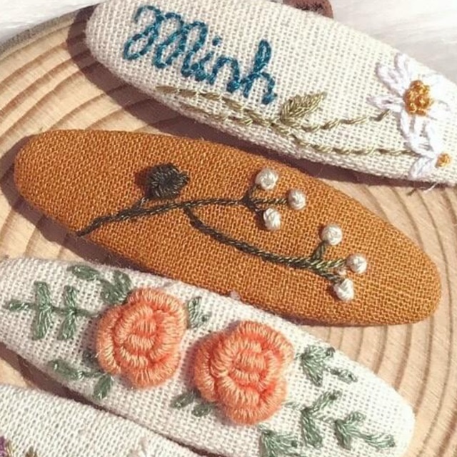 Kẹp oval và giọt nước thêu