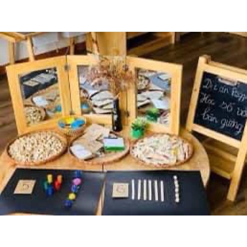 Bàn Ánh Sáng Cho Bé Có Gương 3 Cánh Đồ Chơi Phát Triển Trí Tuệ