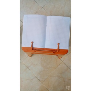 bàn đọc kinh sách. phù hợp mọi lứa tuổi