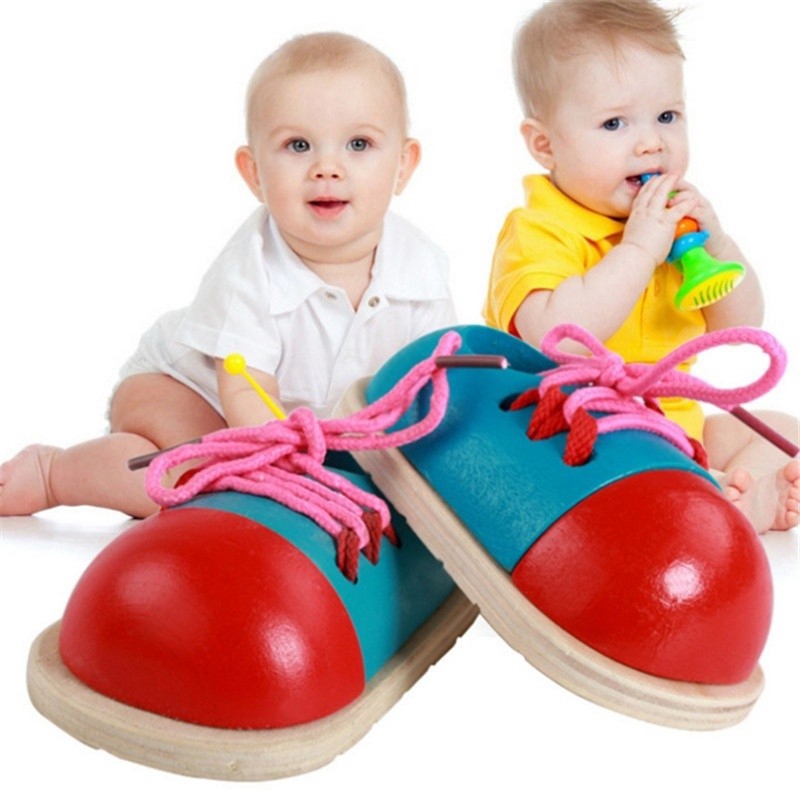 Giày gỗ dạy bé học cách buộc dây giày