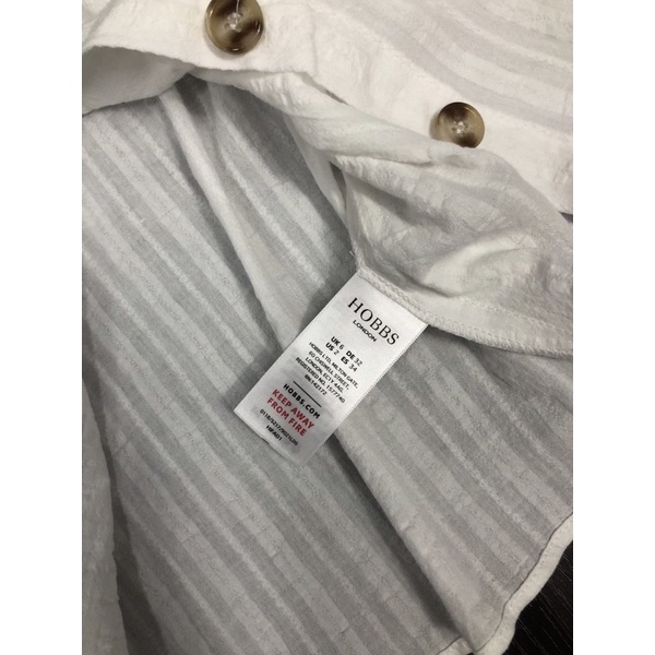 Áo Hobbs tay phồng.