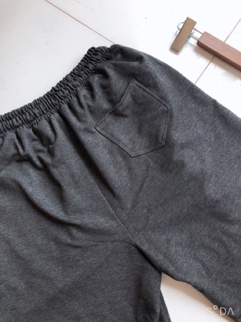 Quần short unisex nam nữ chất da cá | BigBuy360 - bigbuy360.vn