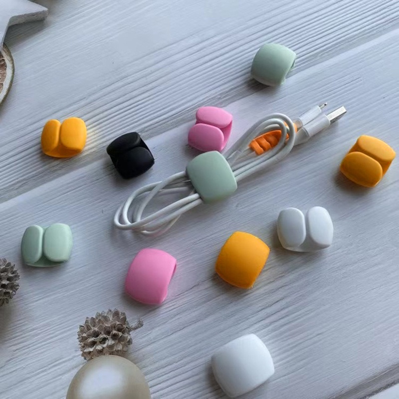 Bộ 4 Giá Đỡ Dây Cáp Sạc USB Hình Tròn Màu Trơn Tiện Dụng Cho Gia Đình / Văn Phòng