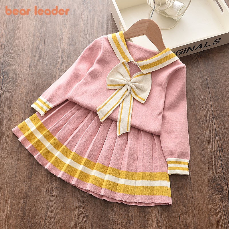 Set đồ mùa đông 2 món Bear Leader gồm áo sweater gắn nơ + chân váy cho bé gái