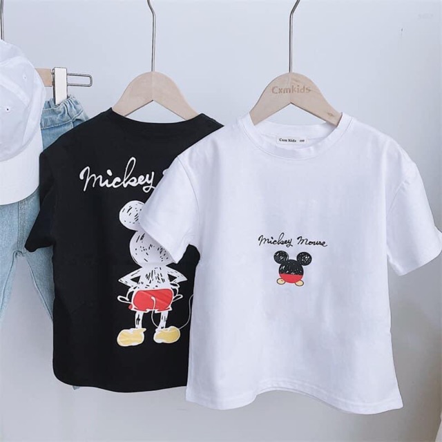 Áo mickey cho cả gia đình.
