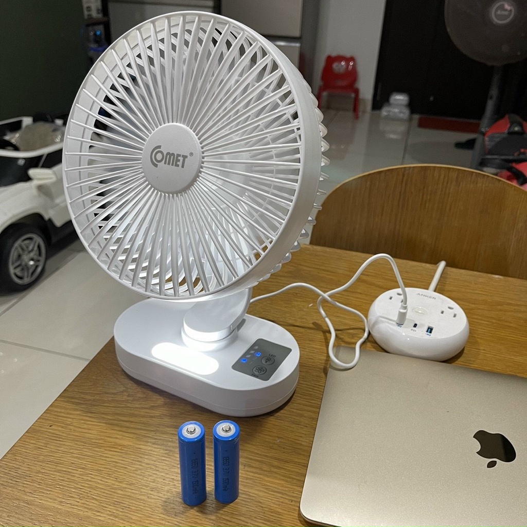 Quạt sạc đa năng Comet CRF1406 có đèn Led, pin Lithium 2 viên x 1500 mAh