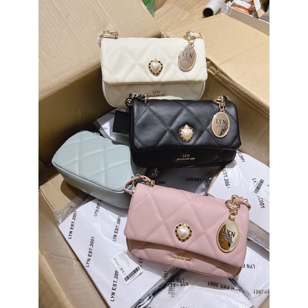 Túi Lyn ô trám khoá trái tim ngọc