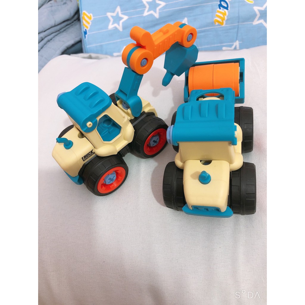 Túi đồ chơi 4 xe công trình gồm máy đào, máy múc, máy ủi, máy cẩu tháo lắp được y hình cho bé