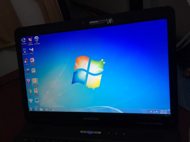 Laptop Mỹ Emachi D725 thời trang | BigBuy360 - bigbuy360.vn