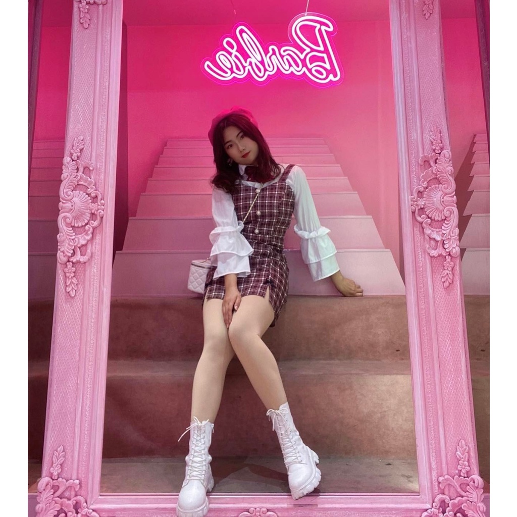 Đầm yếm kẻ caro dáng ôm