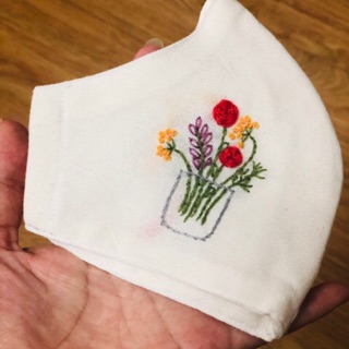 Khẩu trang vải thêu tay