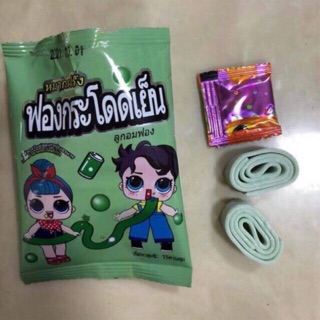 Kẹo cao su cuộn kèm gói nổ
