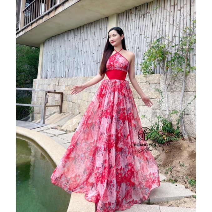 HOANGYEN - Đầm maxi tơ hoa hồng đỏ cổ yếm đi biển ít hở lưng
