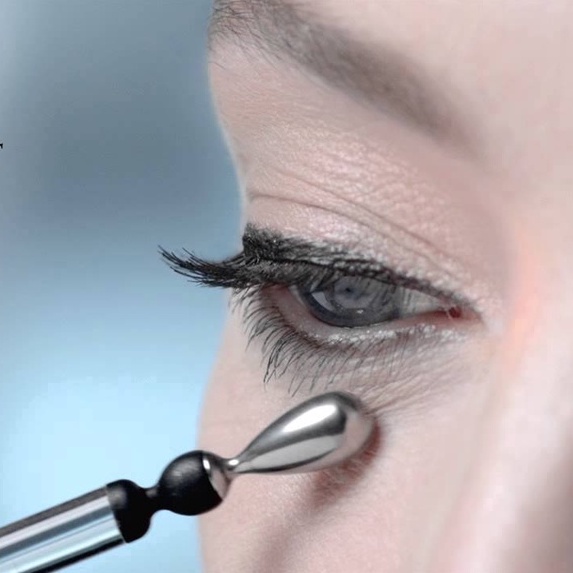 Serum dưỡng mắt bi lăn Lancome Genifique mini