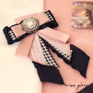 𝐑𝐎𝐒𝐄𝐋𝐘𝐍𝐍 𝐁𝐎𝐖 𝐁𝐑𝐎𝐎𝐂𝐇 - Cài áo nơ đen hồng đính đá