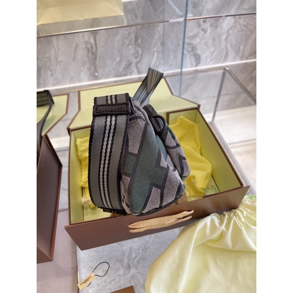 Túi đeo chéo BURRBERRY cao cấp 2021