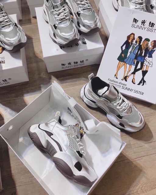 Giày thể thao màu bạc