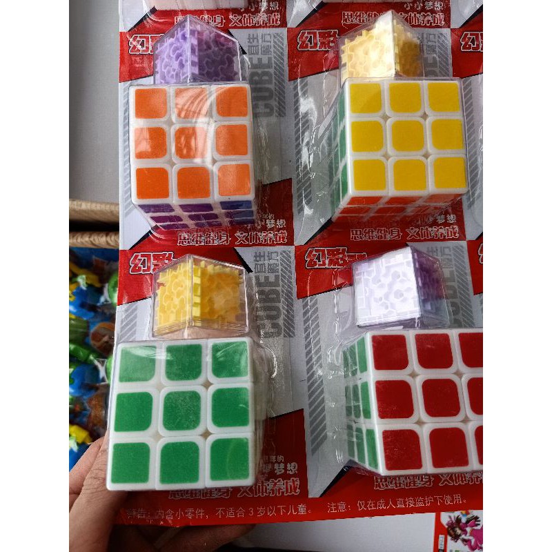 sỉ vỉ 9 chiếc RUBIK tặng kèm 9 chiếc đồ chơi bé