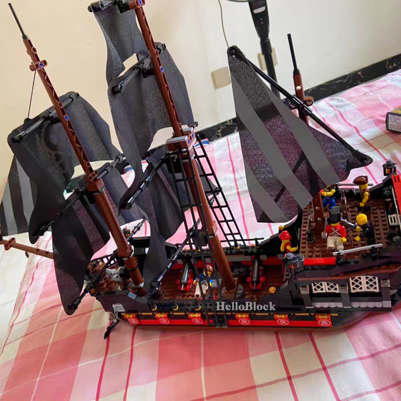 Đồ chơi  giáo dục Lắp ráp Mô hình QL1800  QL1801 Tàu cướp biển Pirates of The Caribbean Pirate Kingdom