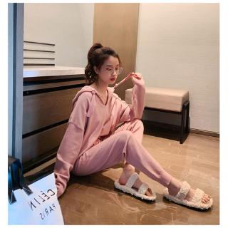 Áo Thun Và Quần Dài Thể Thao