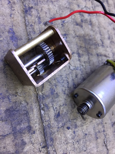 Motor giảm tốc trục ngang 100-120v/p 24vdc