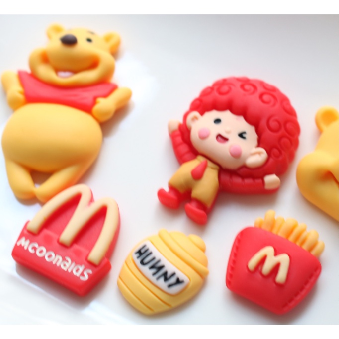 Mẫu charm gấu Pooh, hũ mật và chú bé hề cho các bạn trang trí Jibbitz, vỏ ốp điện thoại, DIY